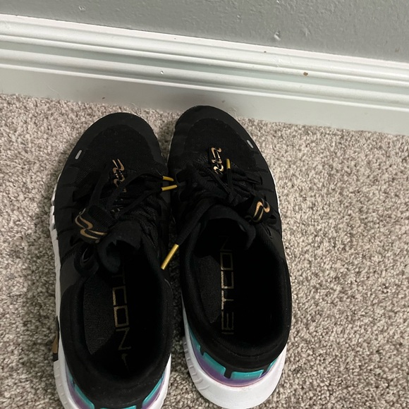 Woman’s Nike Metcon 5 - Picture 3 of 6